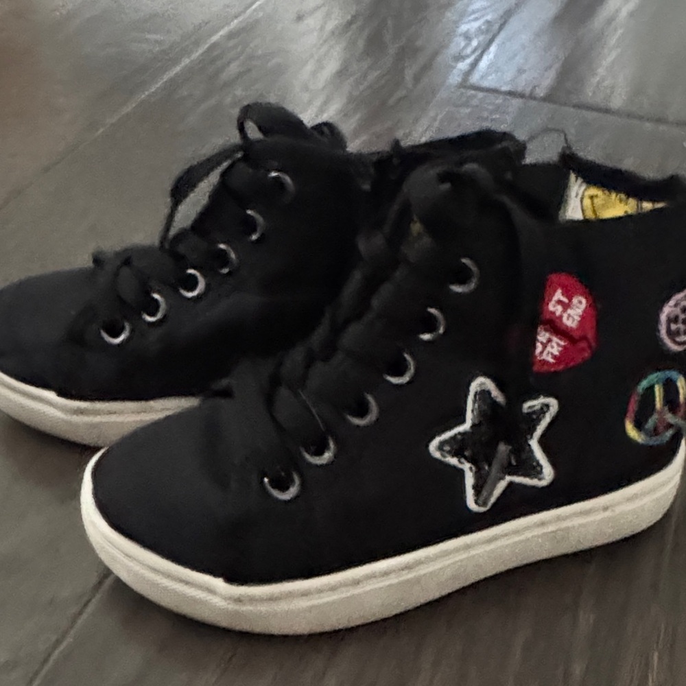 Steve Madden Kids fun sneakers with patches